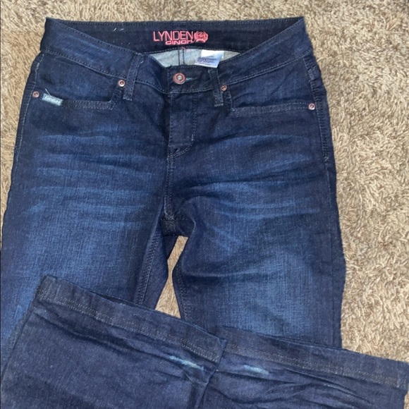 Only worn twice. Slight distressing from dragging due to the length. Size 3 - Picture 3 of 5